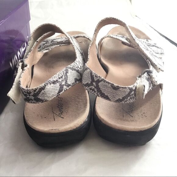 Trotters Kip Supportive Sandals B8 - Picture 5 of 7